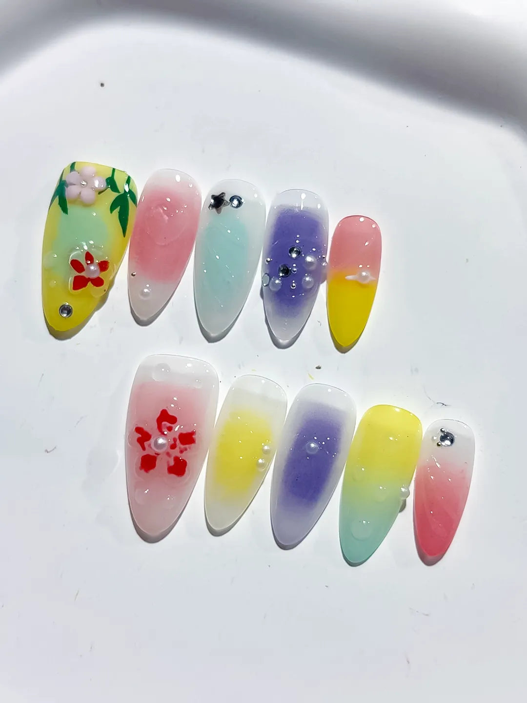 D405 - Medium Green Yellow Almond Ombre Flower Star VibeNailsLab