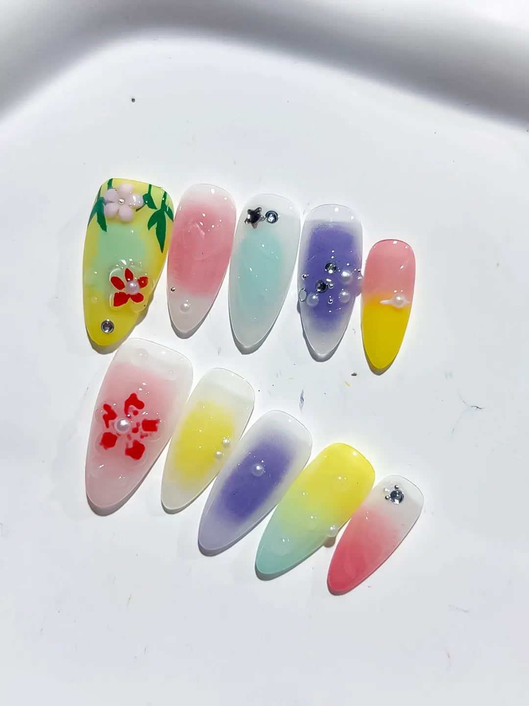 D405 - Medium Green Yellow Almond Ombre Flower Star VibeNailsLab