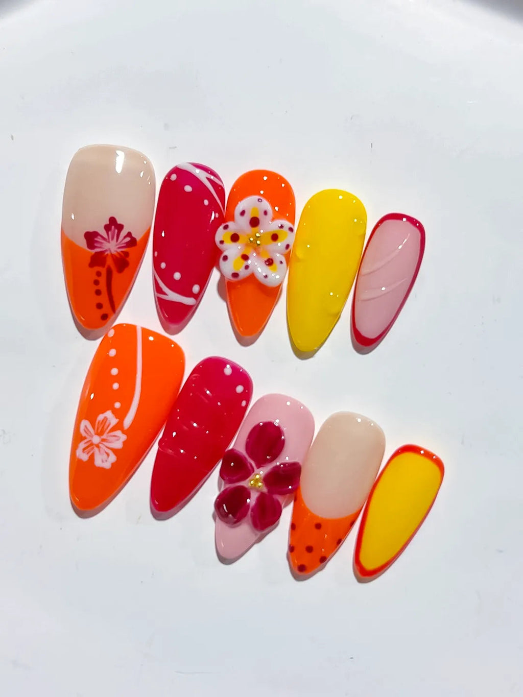 D424 - Medium Orange Red Almond Abstract Flower Heart VibeNailsLab