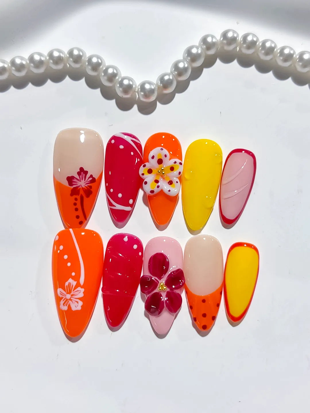 D424 - Medium Orange Red Almond Abstract Flower Heart