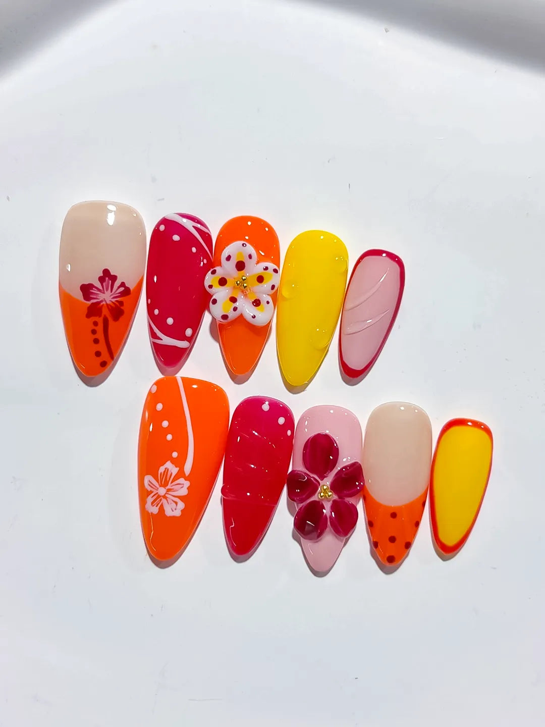 D424 - Medium Orange Red Almond Abstract Flower Heart VibeNailsLab