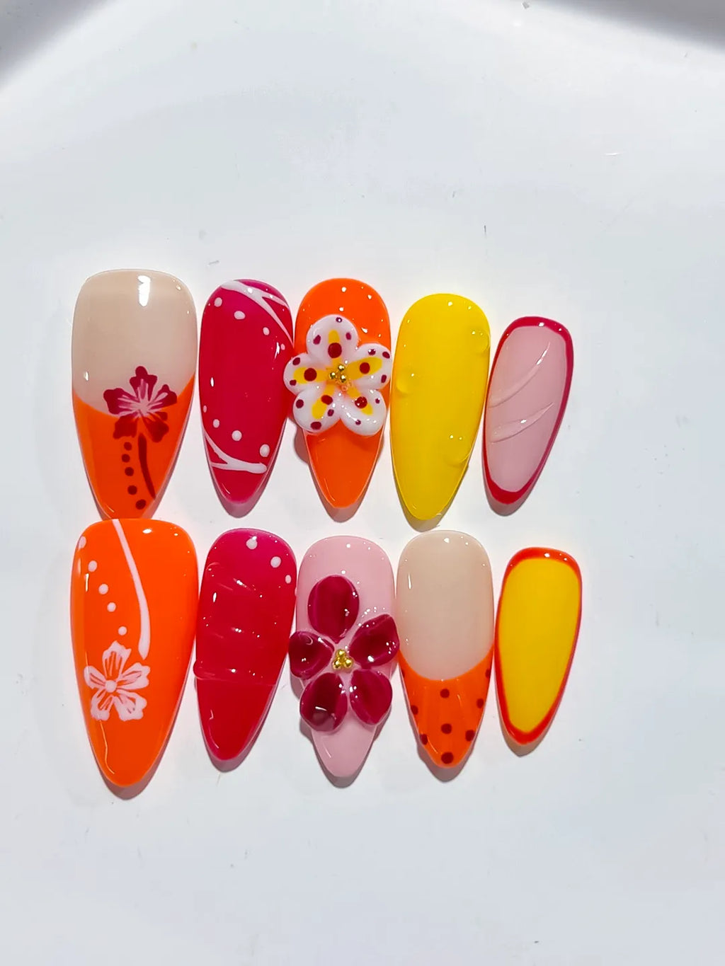 D424 - Medium Orange Red Almond Abstract Flower Heart