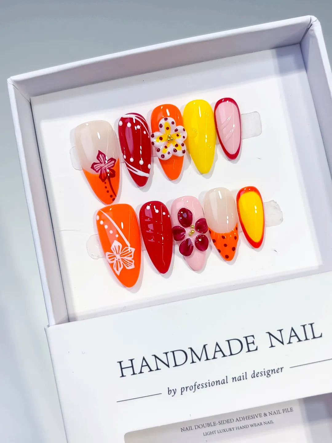 D424 - Medium Orange Red Almond Abstract Flower Heart