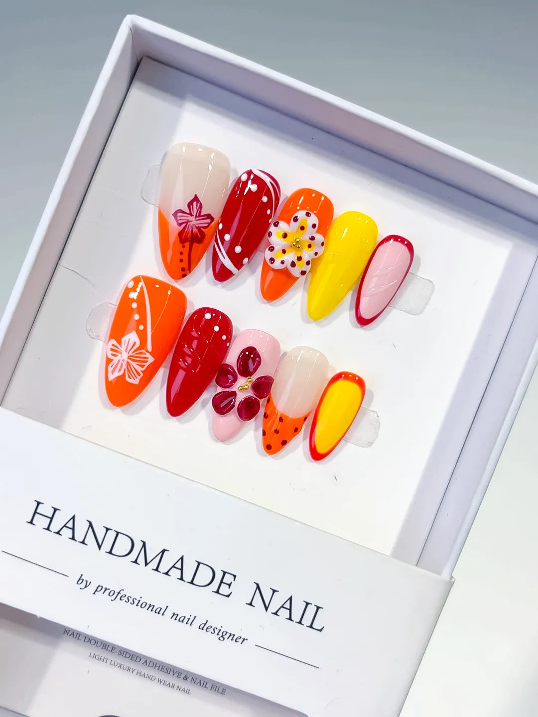 D424 - Medium Orange Red Almond Abstract Flower Heart