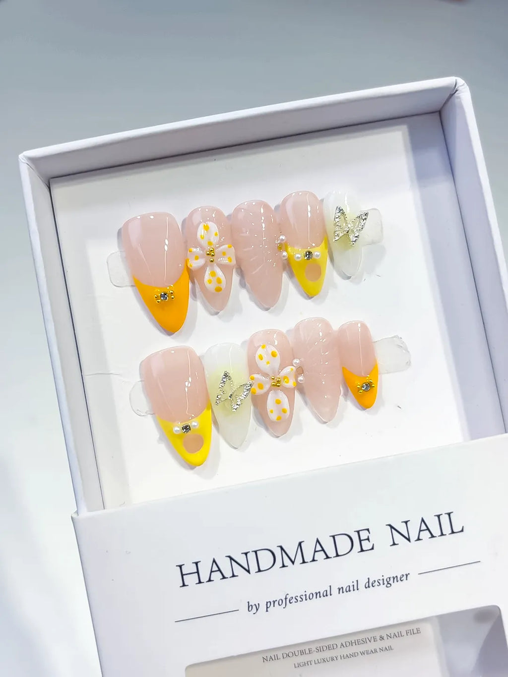 D428 - Medium Nude Yellow Almond French tip Flower Metallic Charm