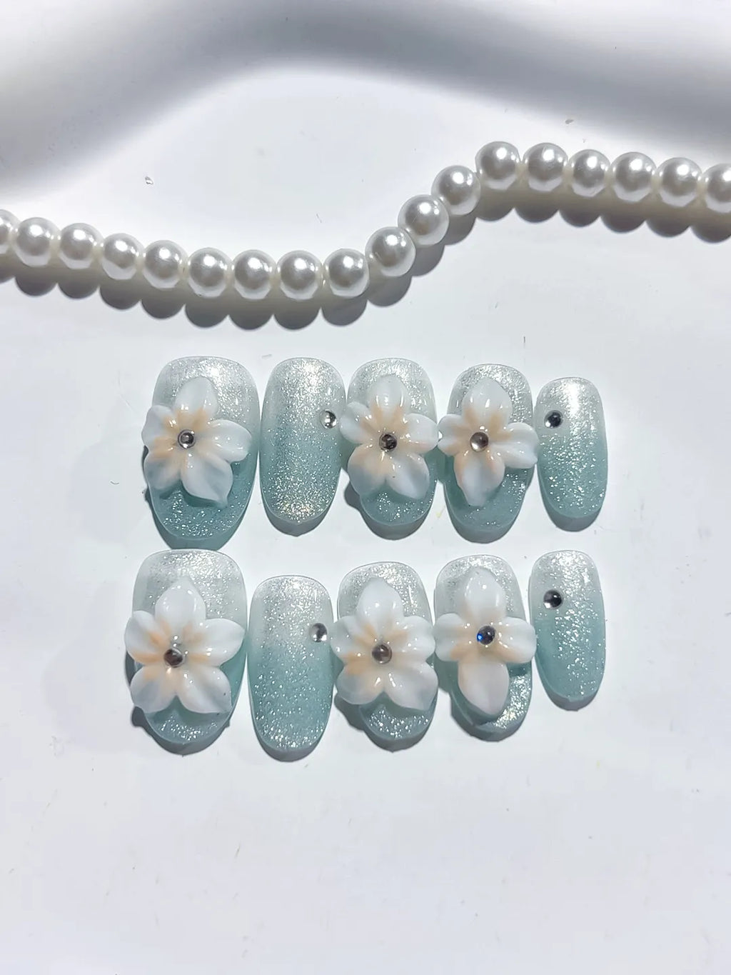 D444 - Short Green White Oval Glitter Flower Pearl
