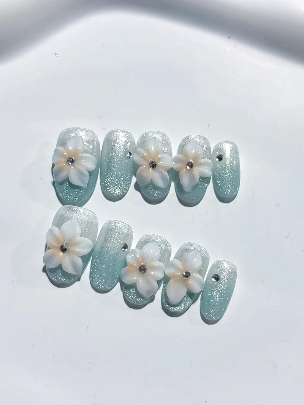 D444 - Short Green White Oval Glitter Flower Pearl