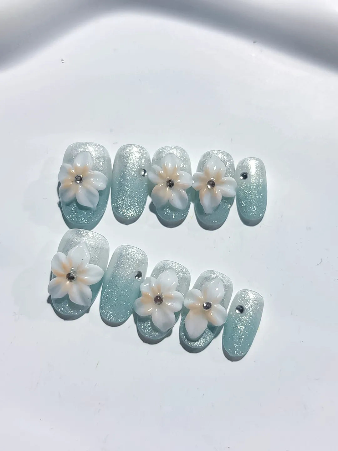 D444 - Short Green White Oval Glitter Flower Pearl