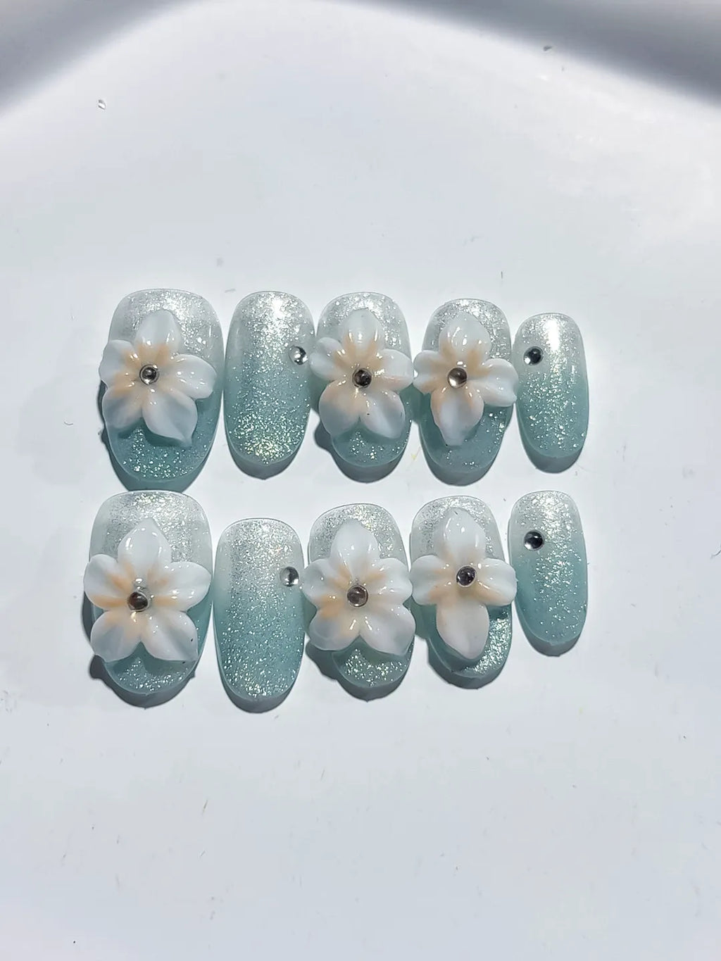 D444 - Short Green White Oval Glitter Flower Pearl