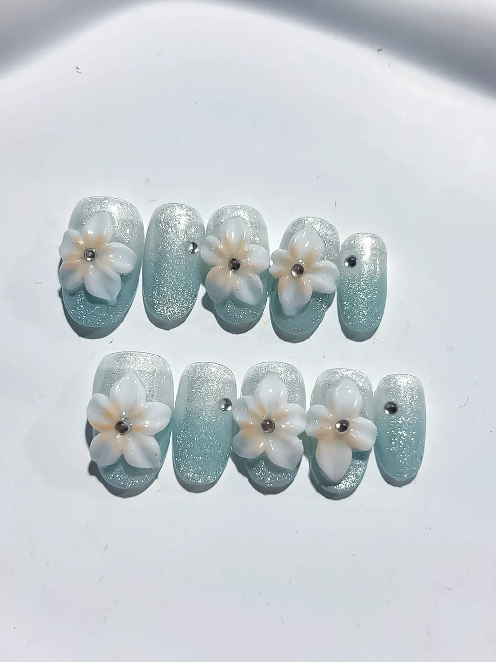 D444 - Short Green White Oval Glitter Flower Pearl