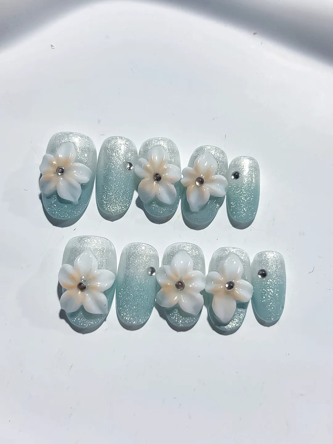 D444 - Short Green White Oval Glitter Flower Pearl