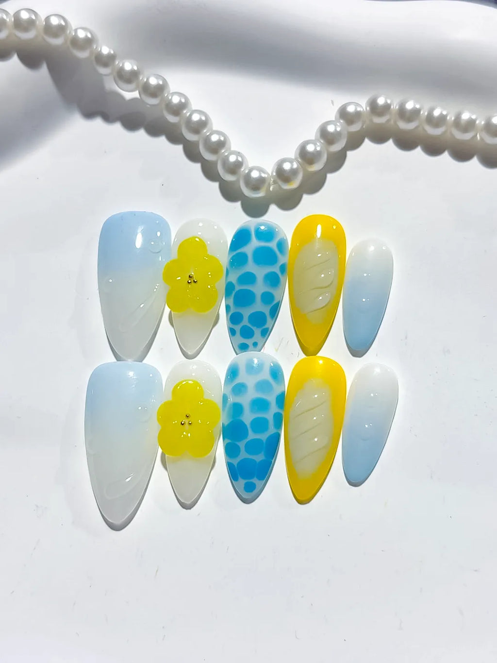 D450 - Medium White Blue Almond Abstract Flower Dot Pattern