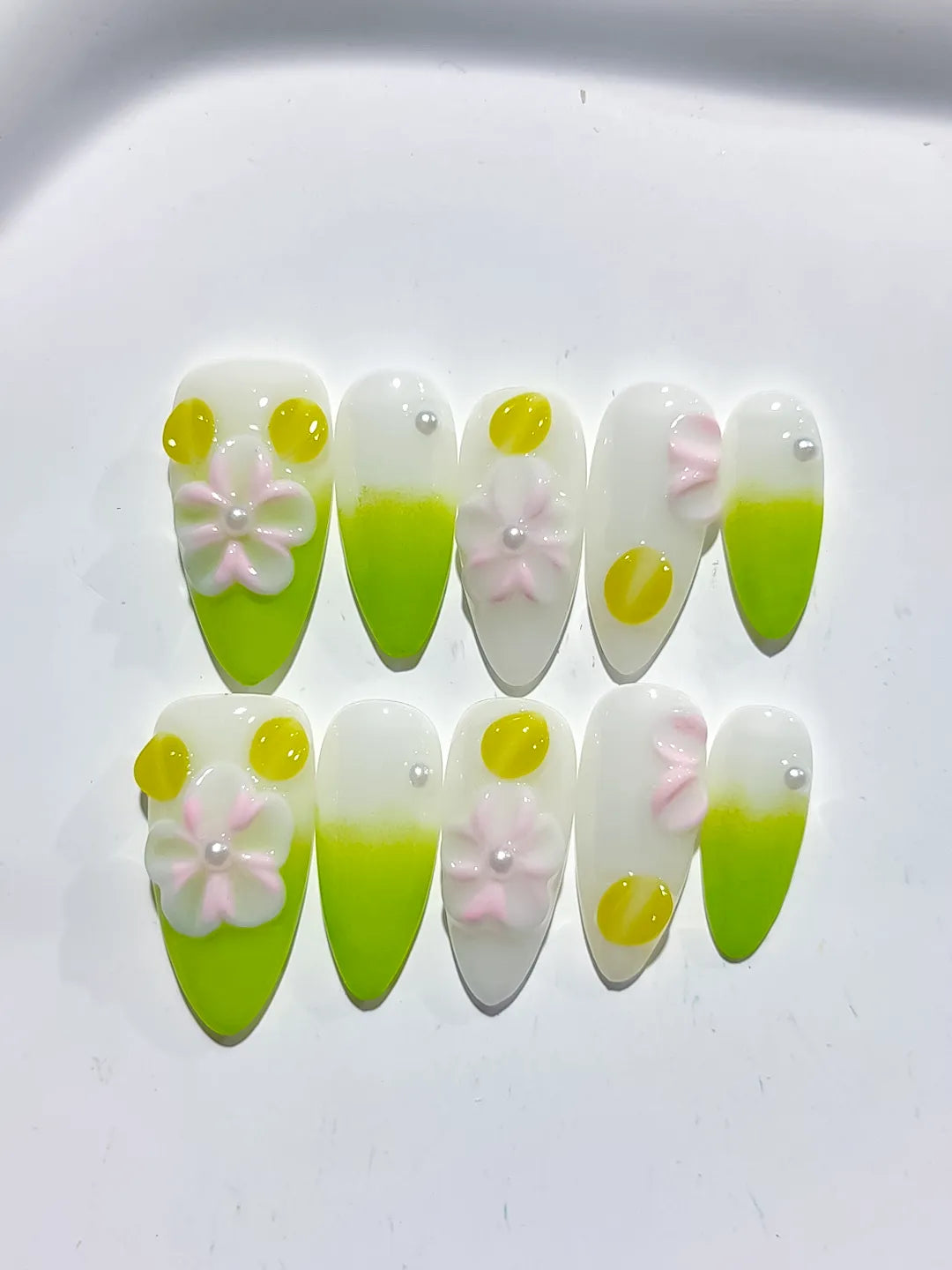 D455 - Medium White Green Almond Ombre Flower Dot Pattern