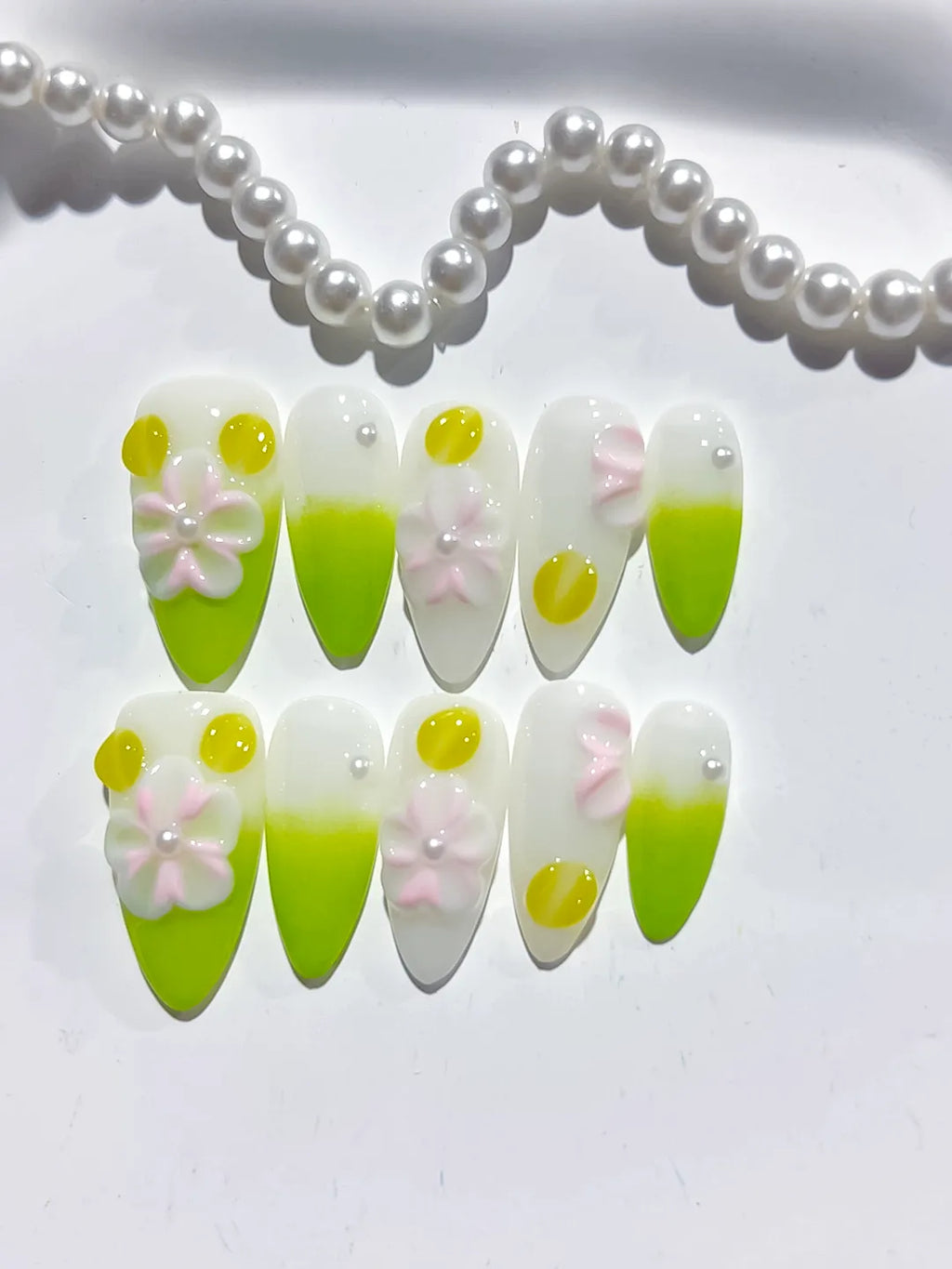 D455 - Medium White Green Almond Ombre Flower Dot Pattern