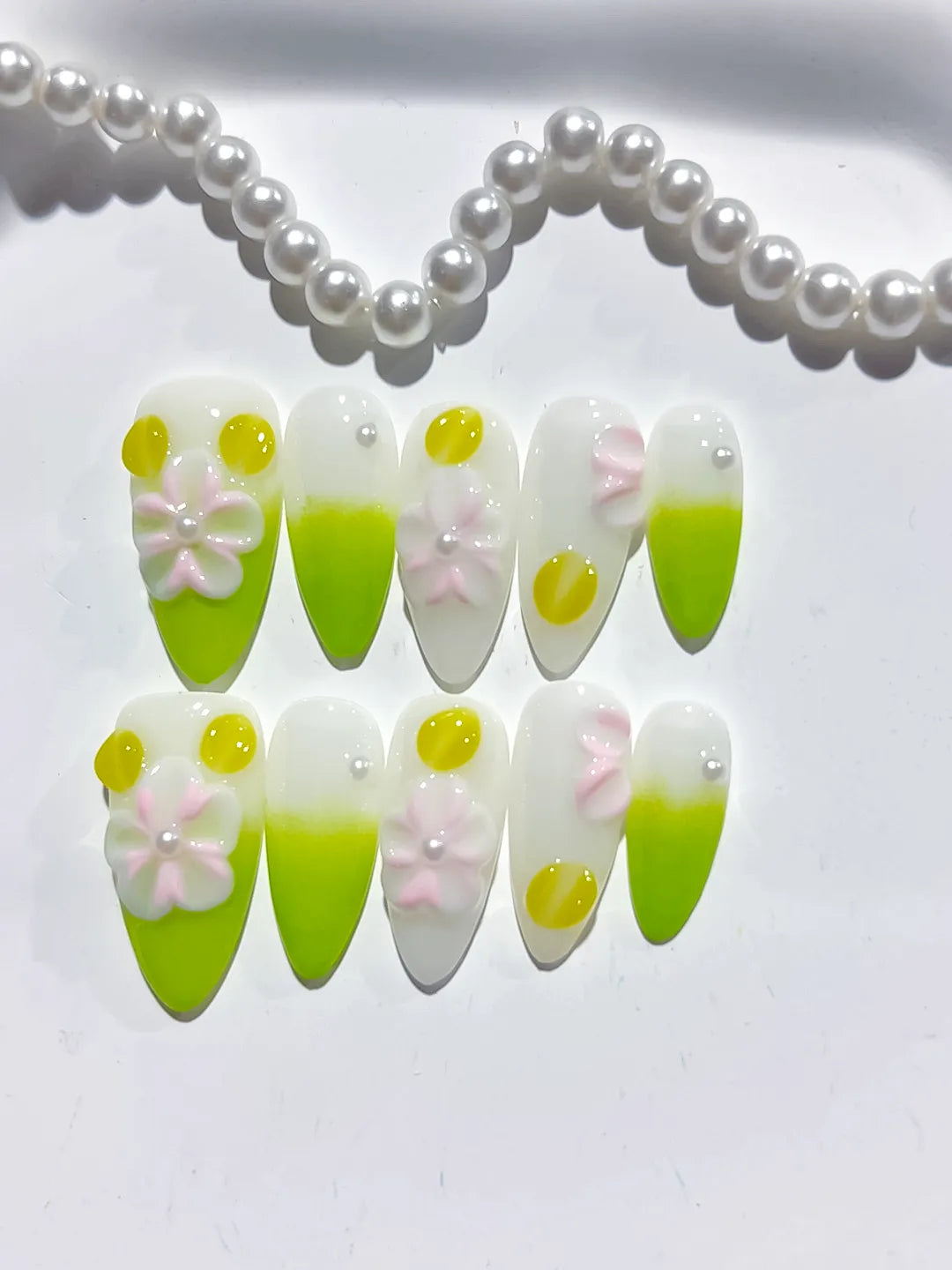 D455 - Medium White Green Almond Ombre Flower Dot Pattern