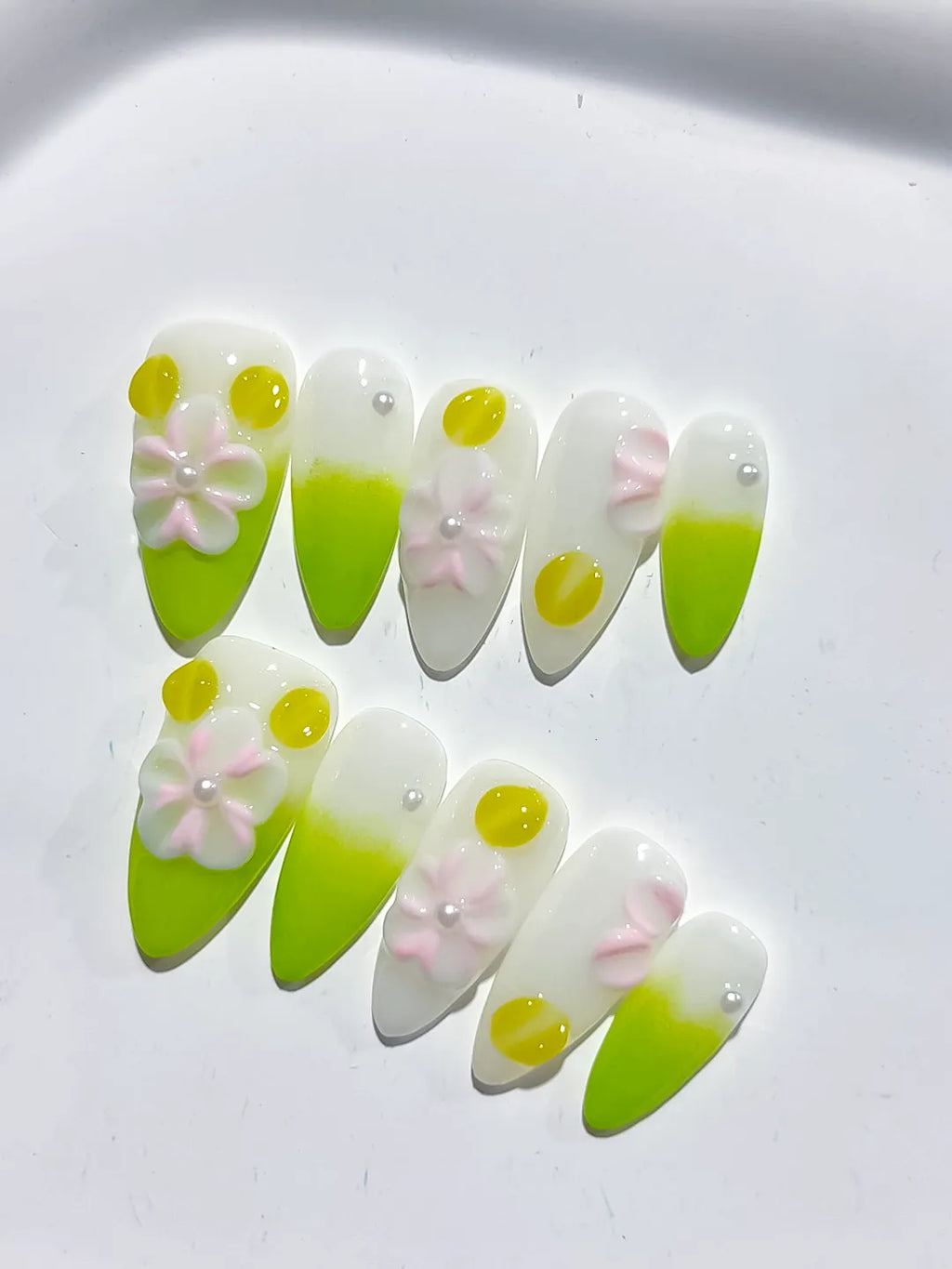 D455 - Medium White Green Almond Ombre Flower Dot Pattern