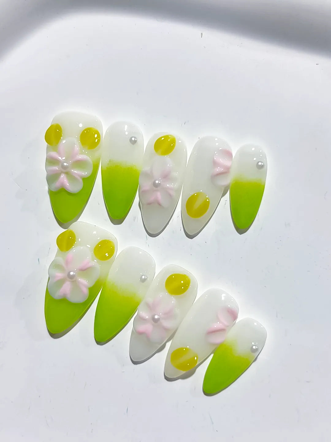 D455 - Medium White Green Almond Ombre Flower Dot Pattern