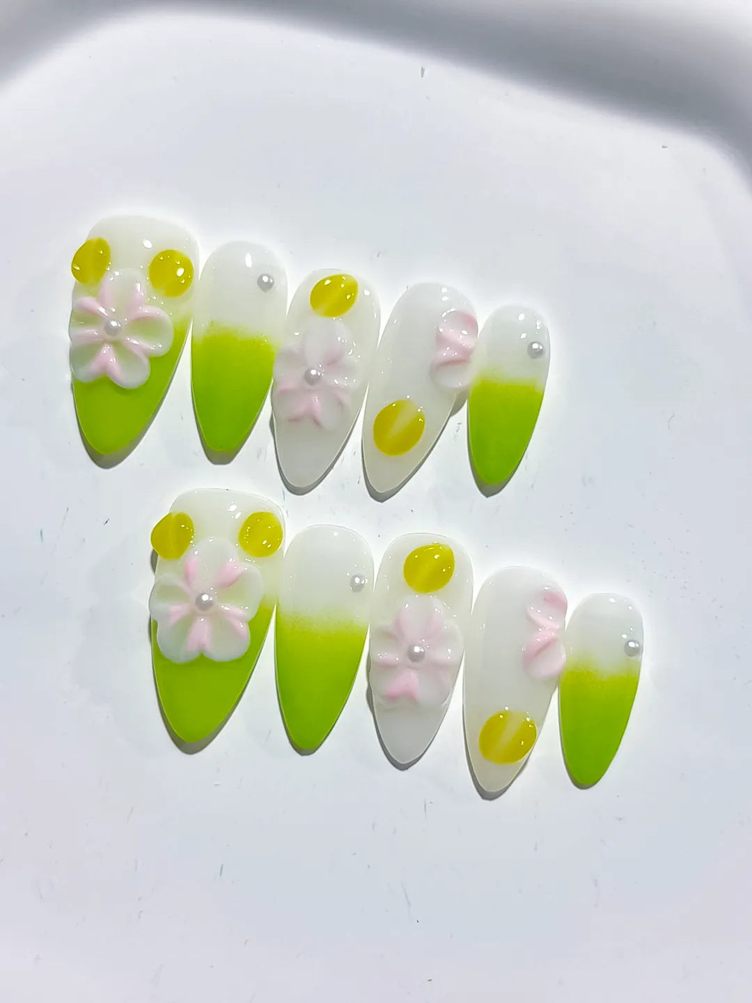 D455 - Medium White Green Almond Ombre Flower Dot Pattern