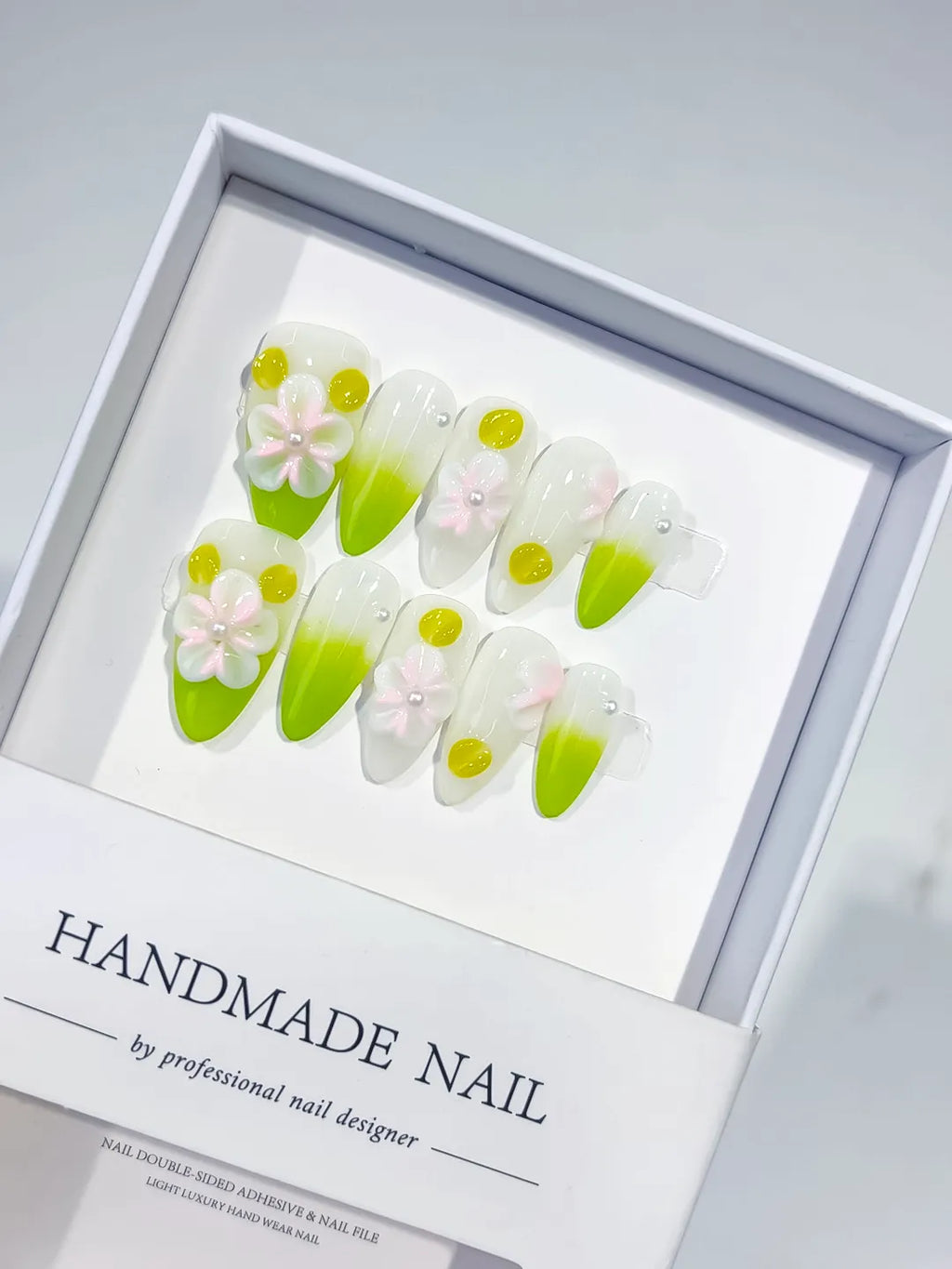 D455 - Medium White Green Almond Ombre Flower Dot Pattern