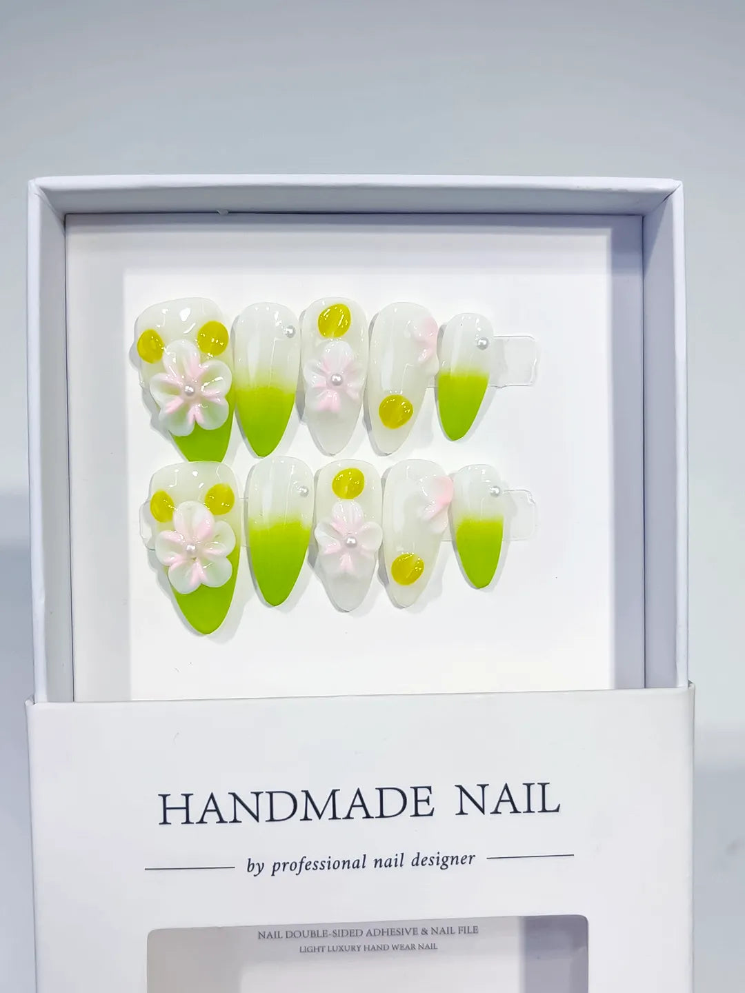 D455 - Medium White Green Almond Ombre Flower Dot Pattern
