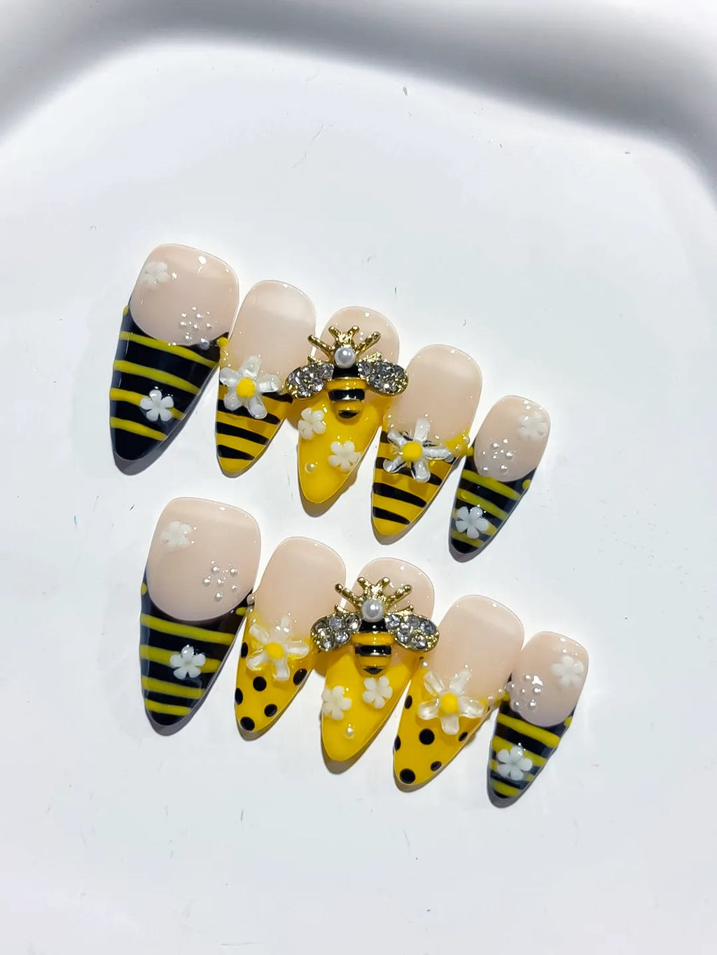 D456 - Medium Yellow Black Almond Abstract Bee Flower VibeNailsLab