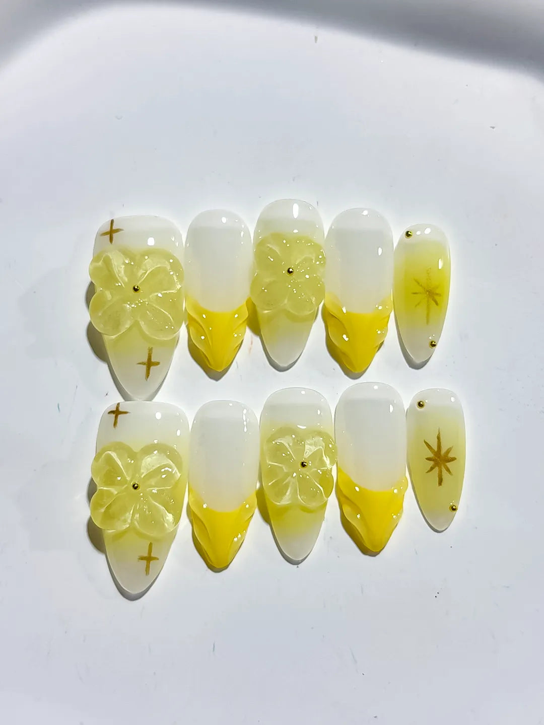 D468 - Medium White Yellow Almond French tip Flower Star
