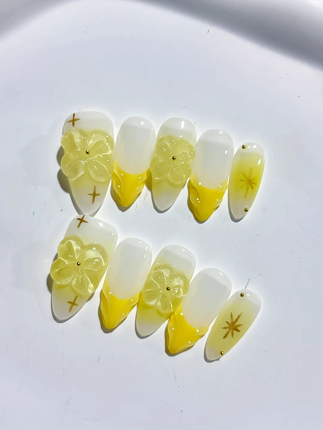 D468 - Medium White Yellow Almond French tip Flower Star