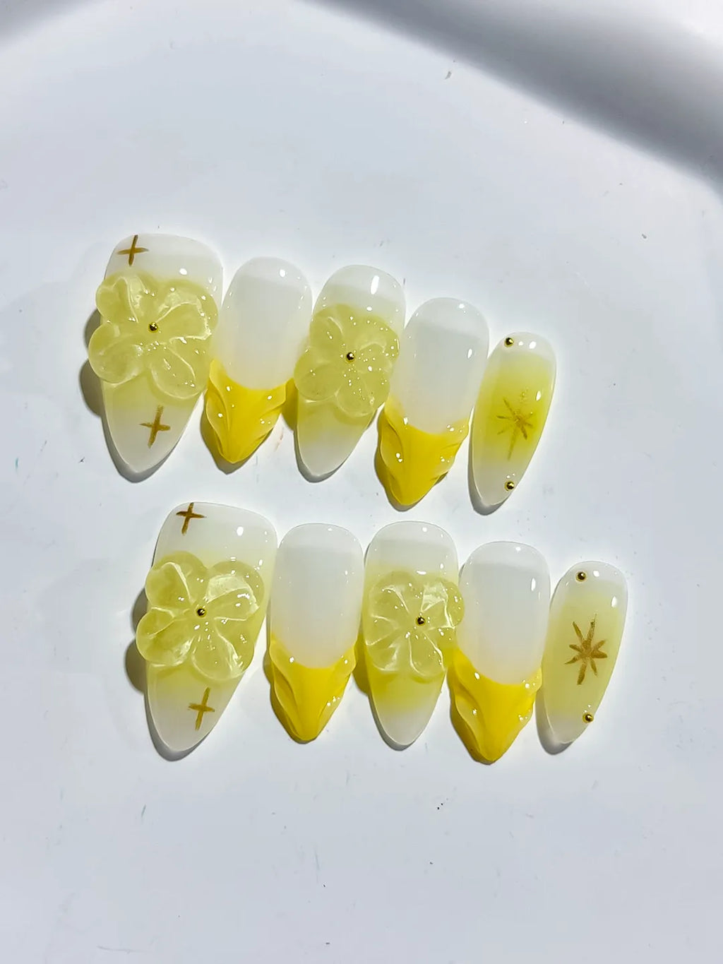 D468 - Medium White Yellow Almond French tip Flower Star