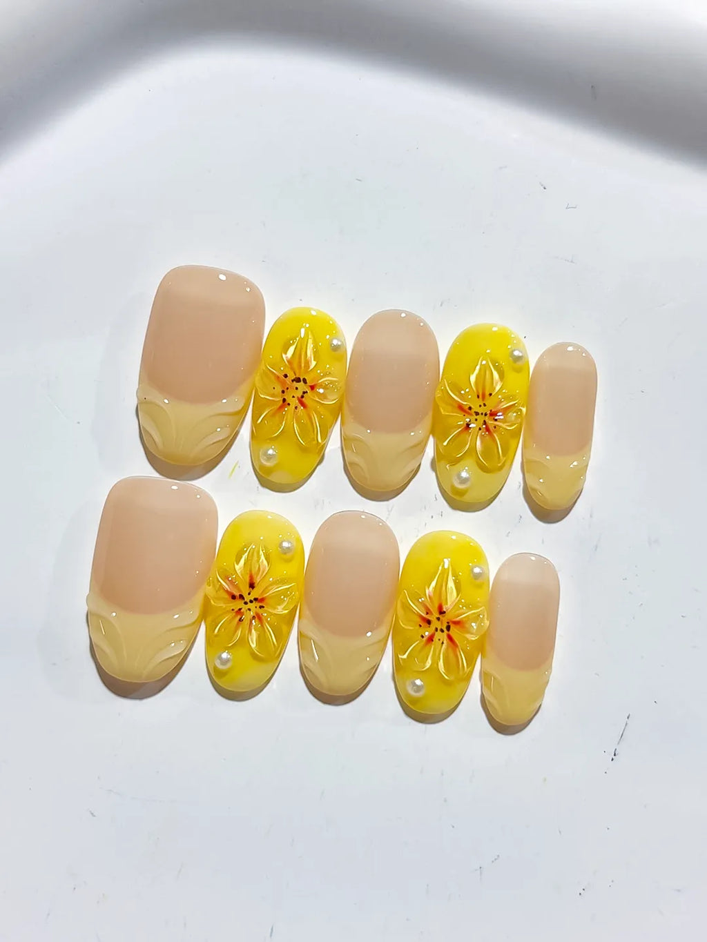 D474 - Medium Nude Yellow Oval French tip Flower
