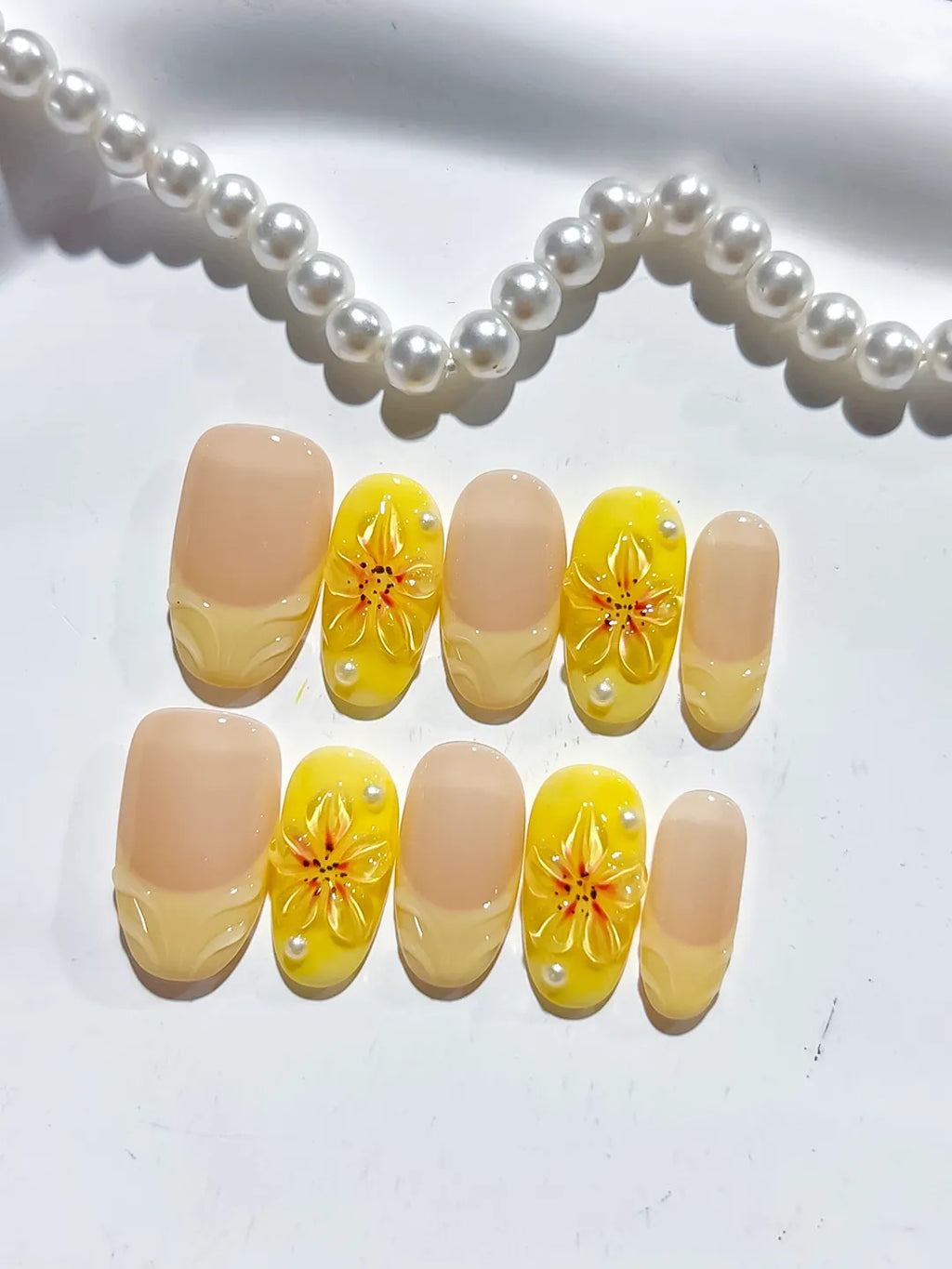 D474 - Medium Nude Yellow Oval French tip Flower