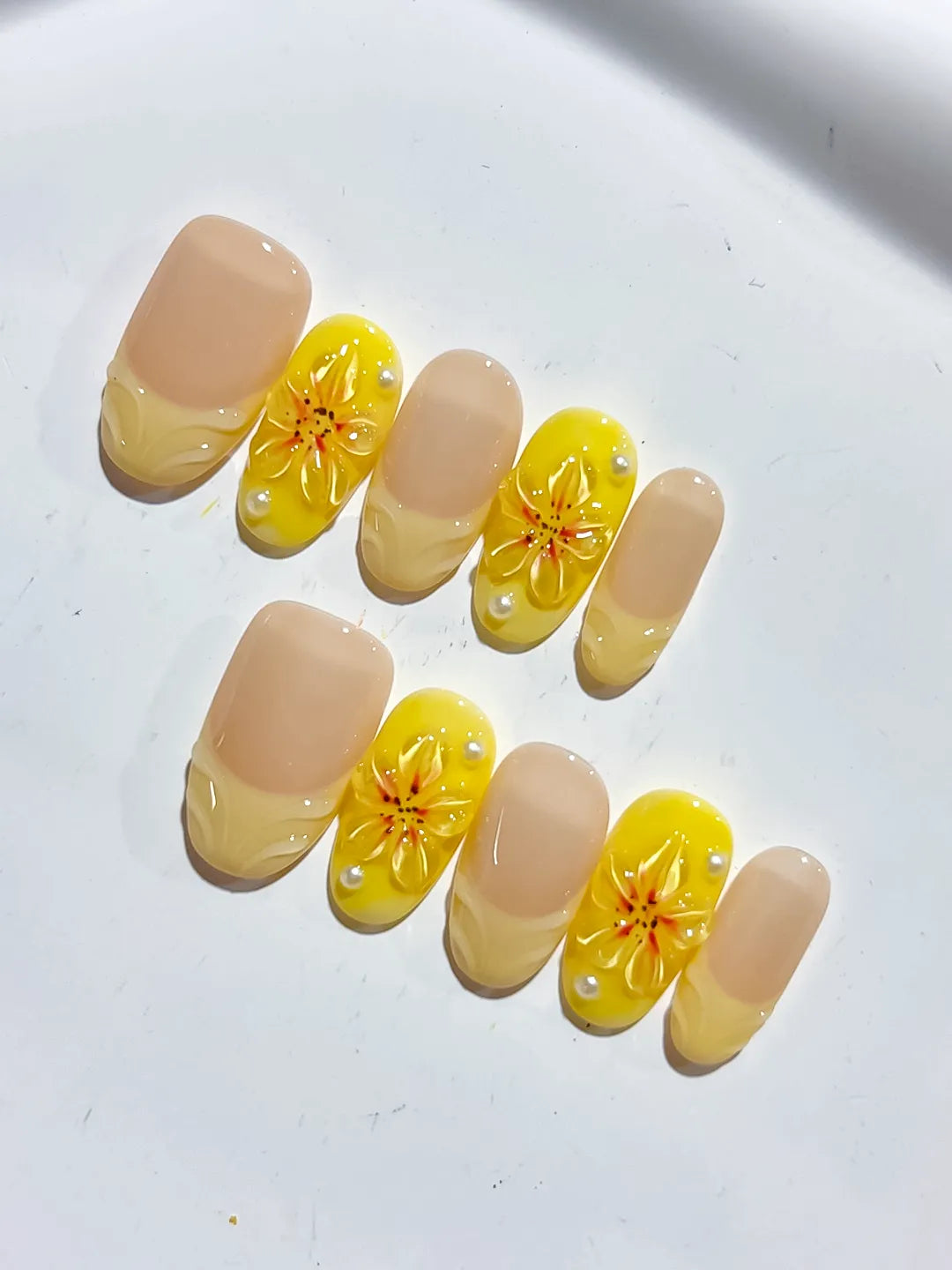 D474 - Medium Nude Yellow Oval French tip Flower