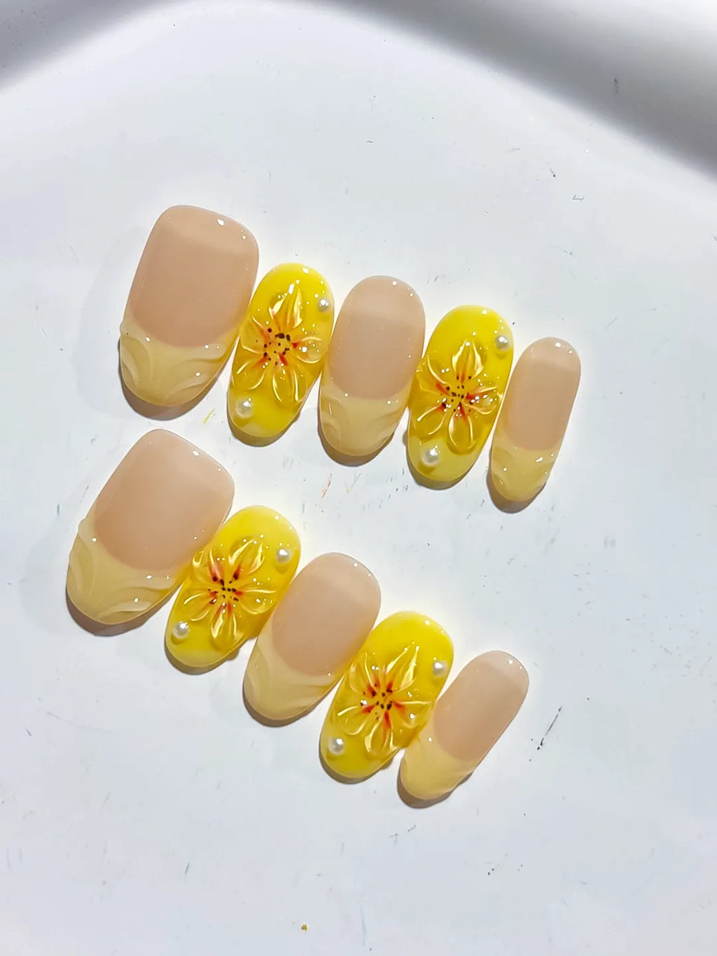 D474 - Medium Nude Yellow Oval French tip Flower