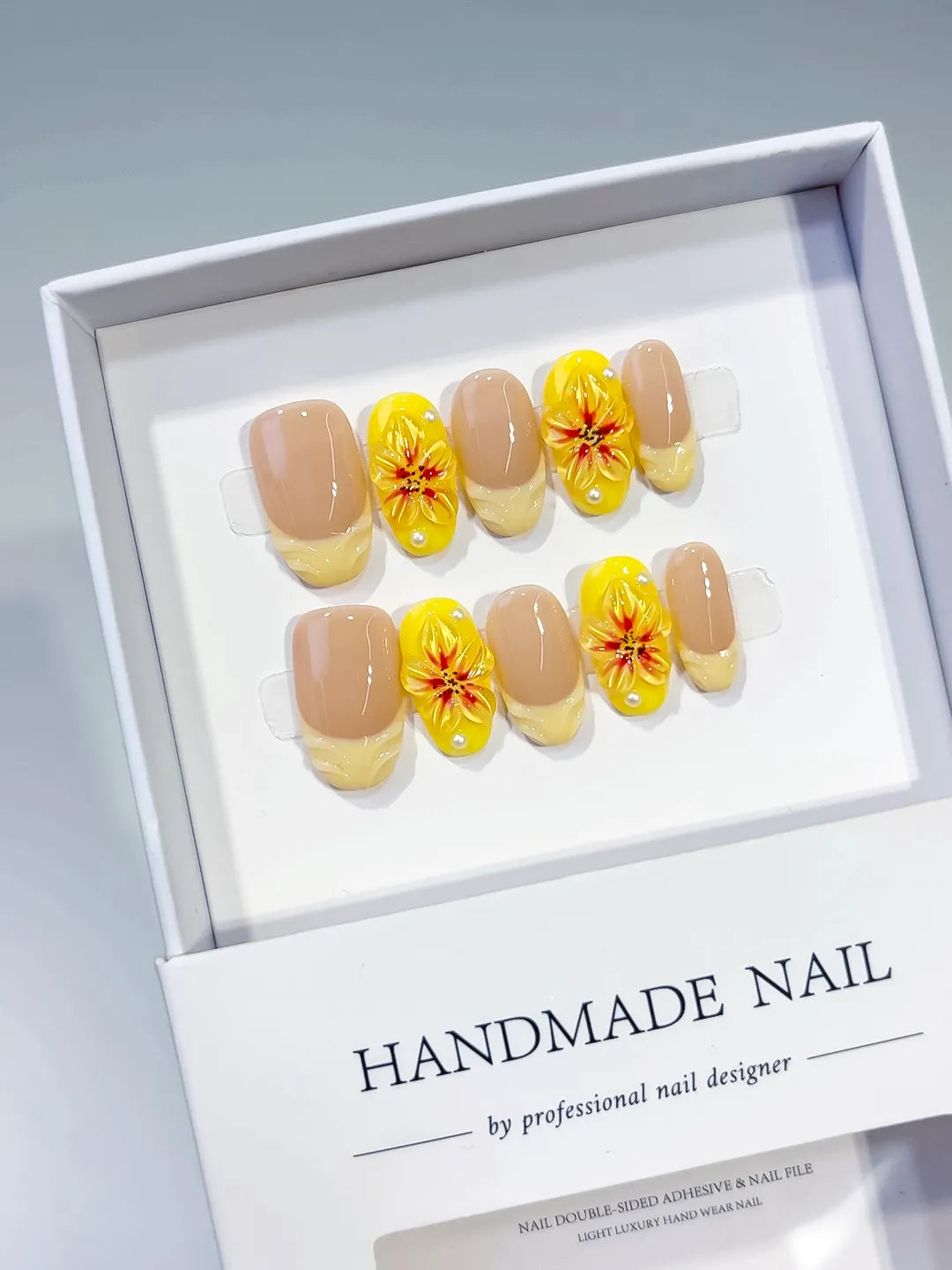 D474 - Medium Nude Yellow Oval French tip Flower