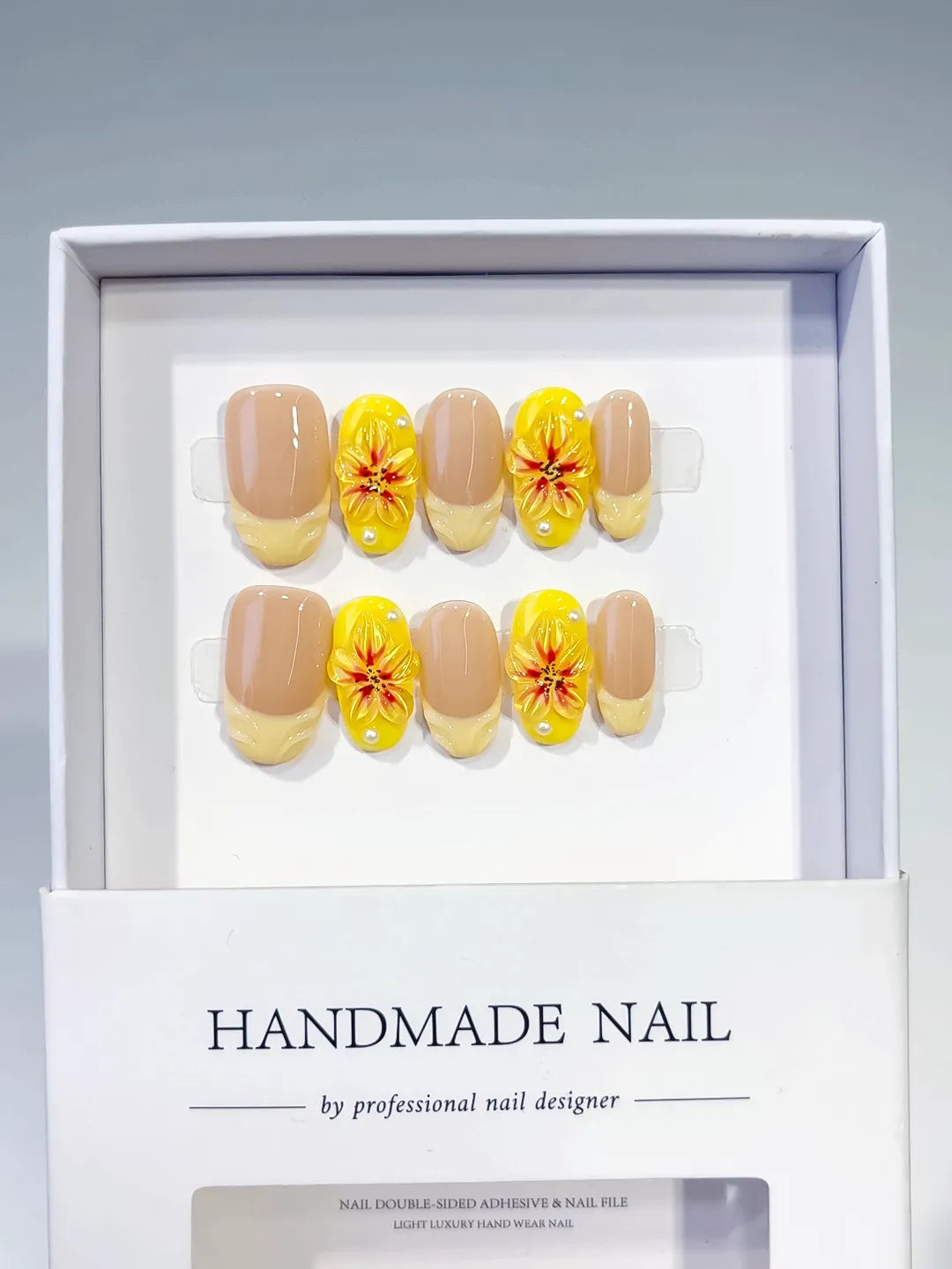 D474 - Medium Nude Yellow Oval French tip Flower