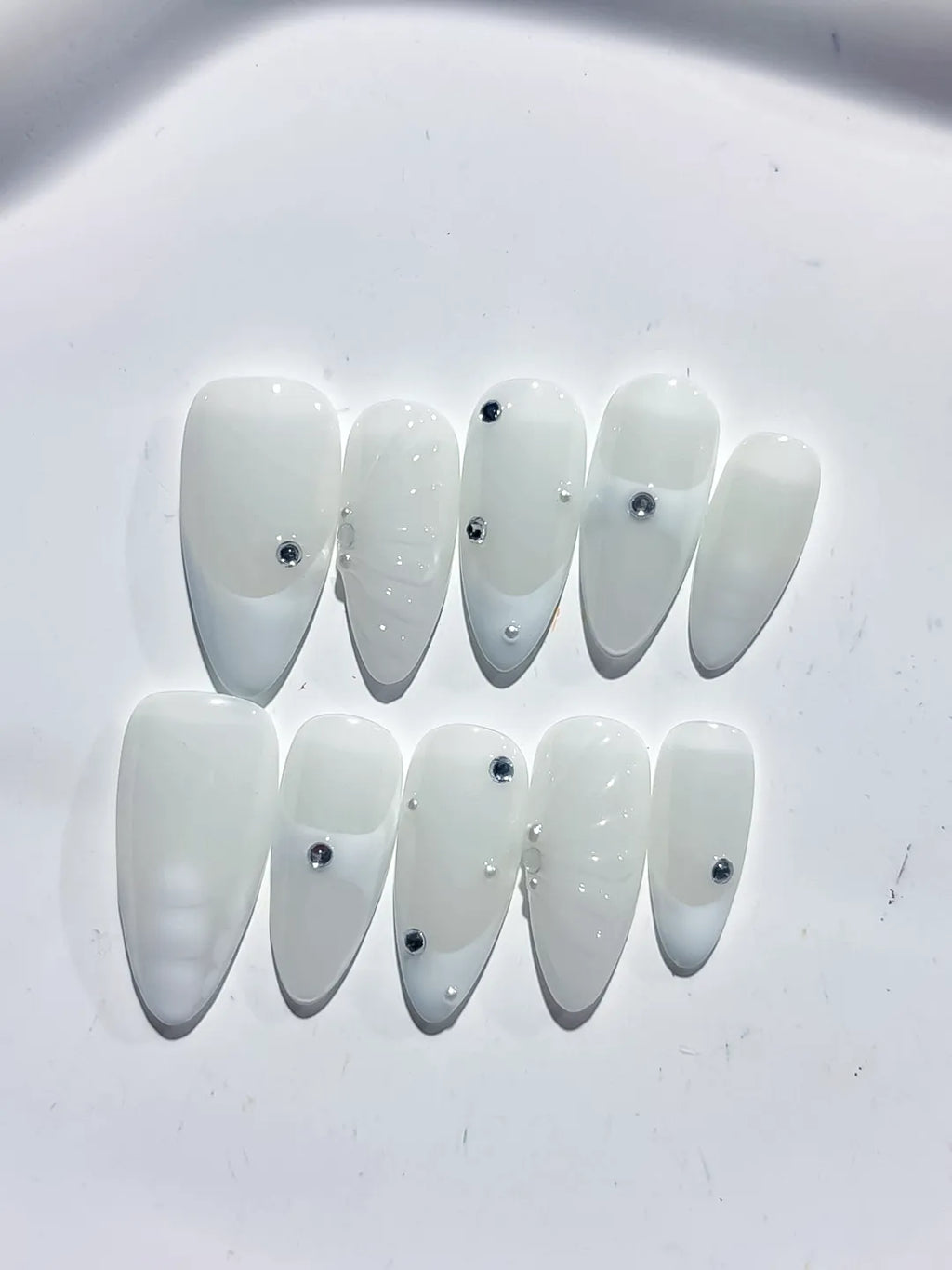D480 - Medium White Almond Solid color Rhinestone Shell