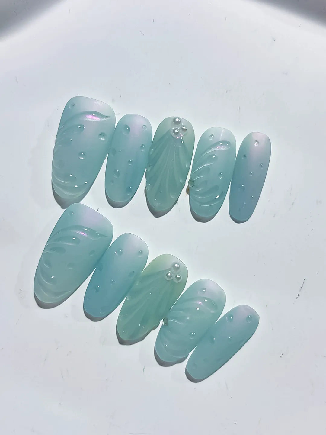 D482 - Medium Green Oval Solid color Leaf Pearl