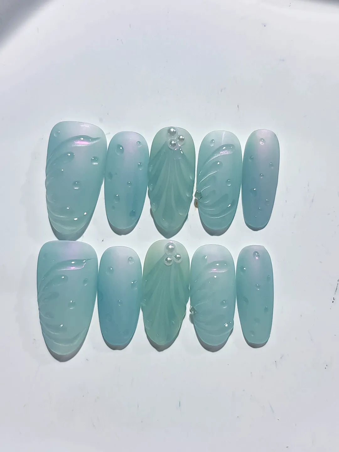 D482 - Medium Green Oval Solid color Leaf Pearl