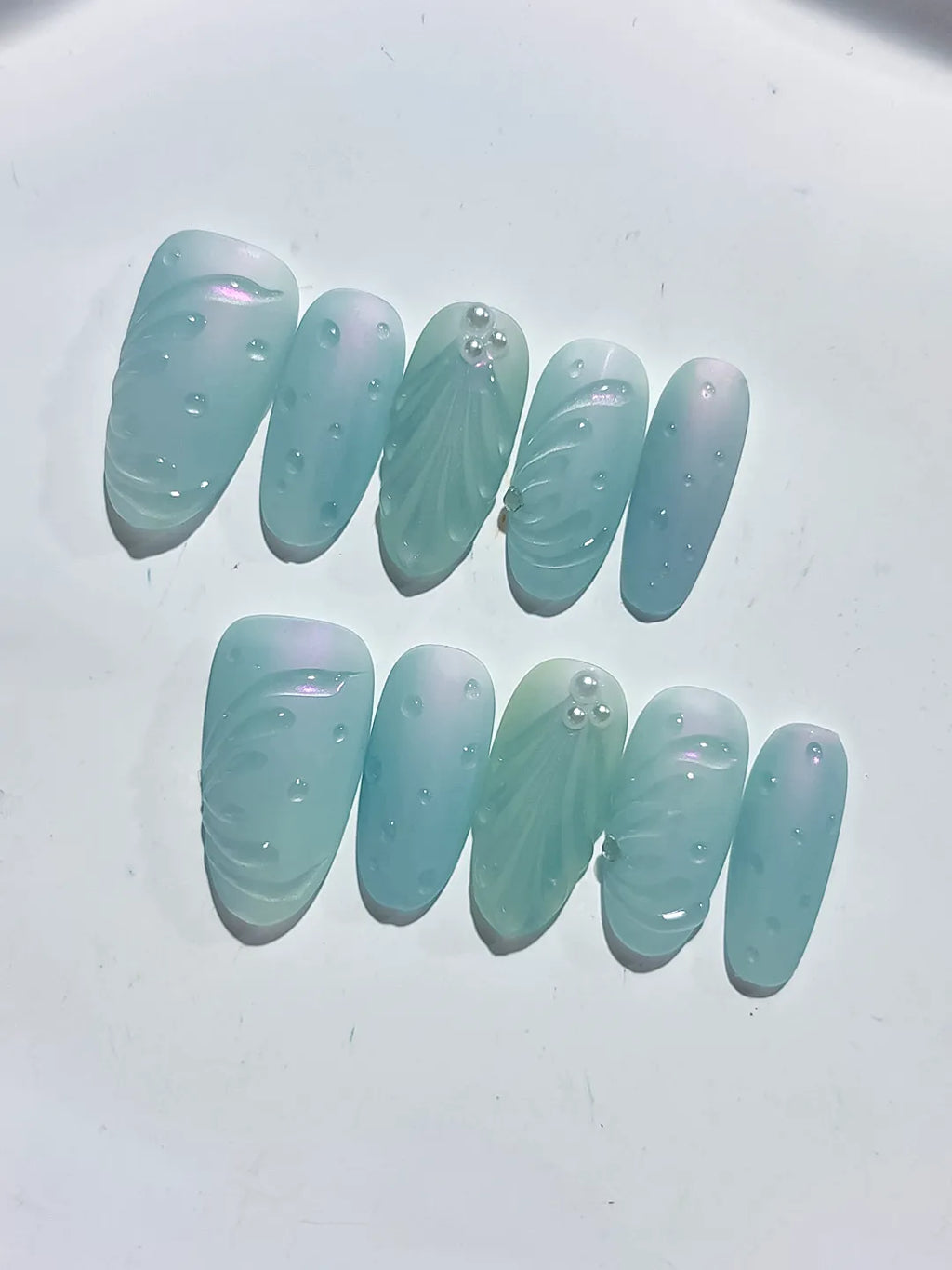 D482 - Medium Green Oval Solid color Leaf Pearl