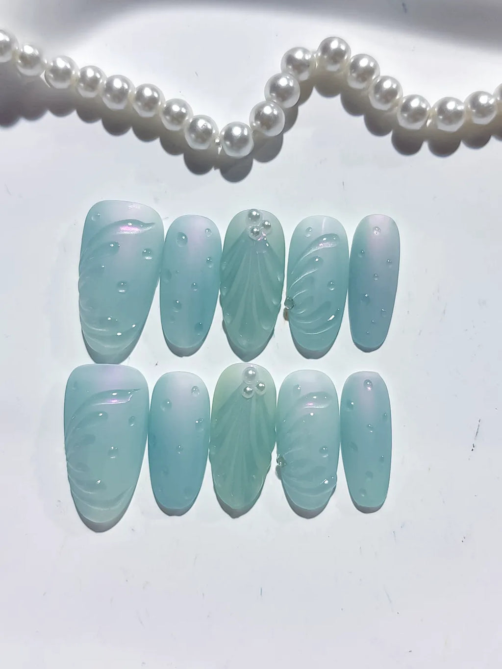 D482 - Medium Green Oval Solid color Leaf Pearl