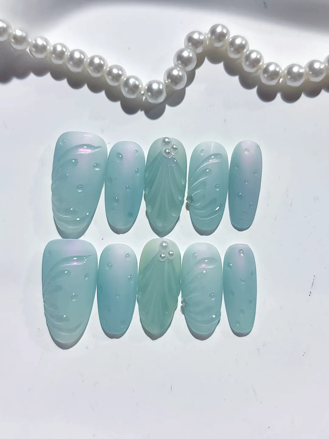 D482 - Medium Green Oval Solid color Leaf Pearl