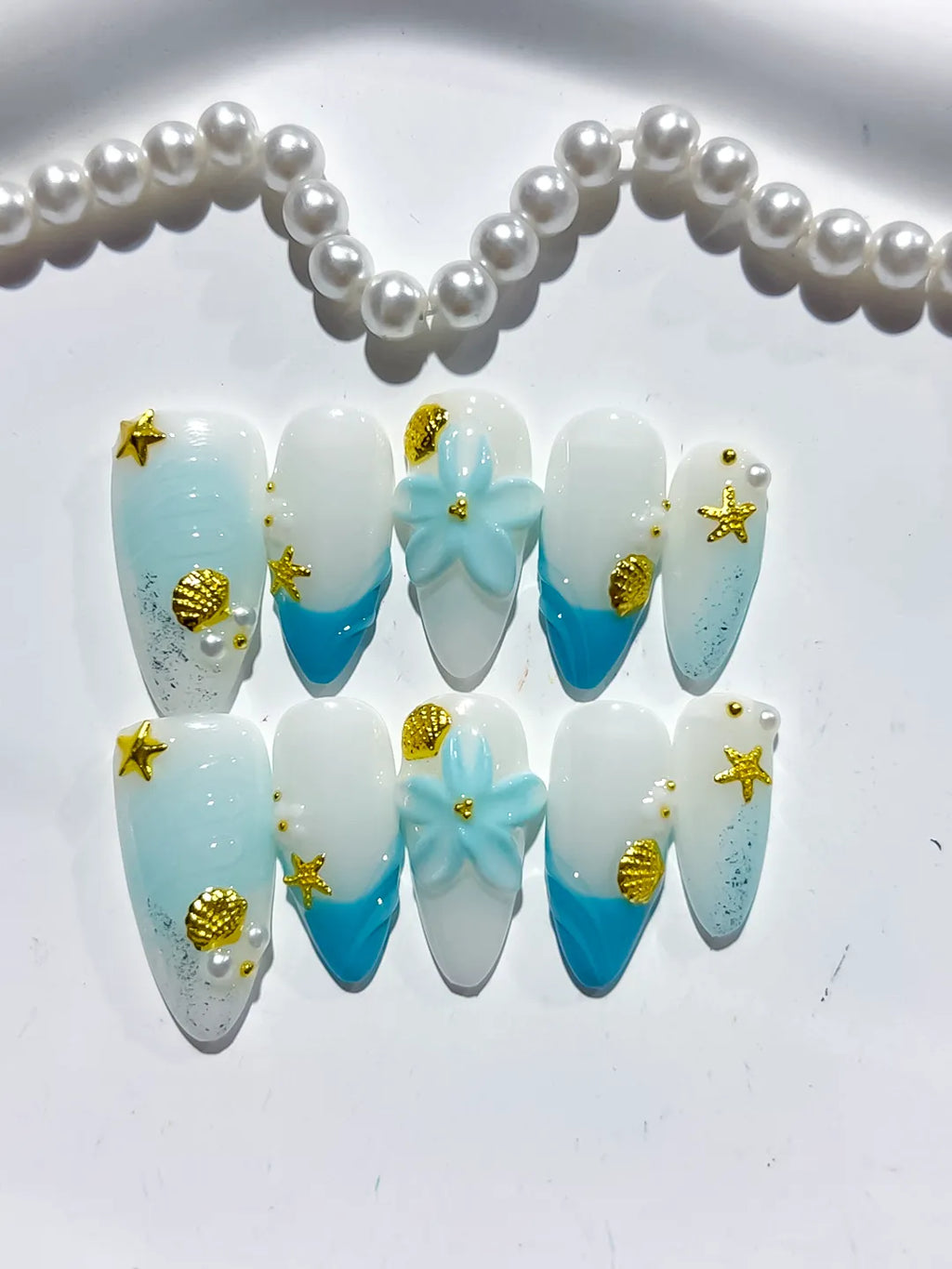D484 - Medium White Blue Almond French tip Flower Star