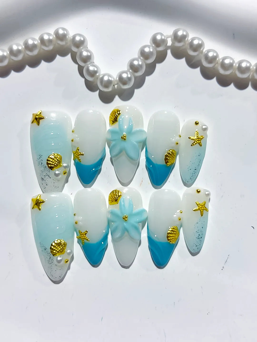 D484 - Medium White Blue Almond French tip Flower Star
