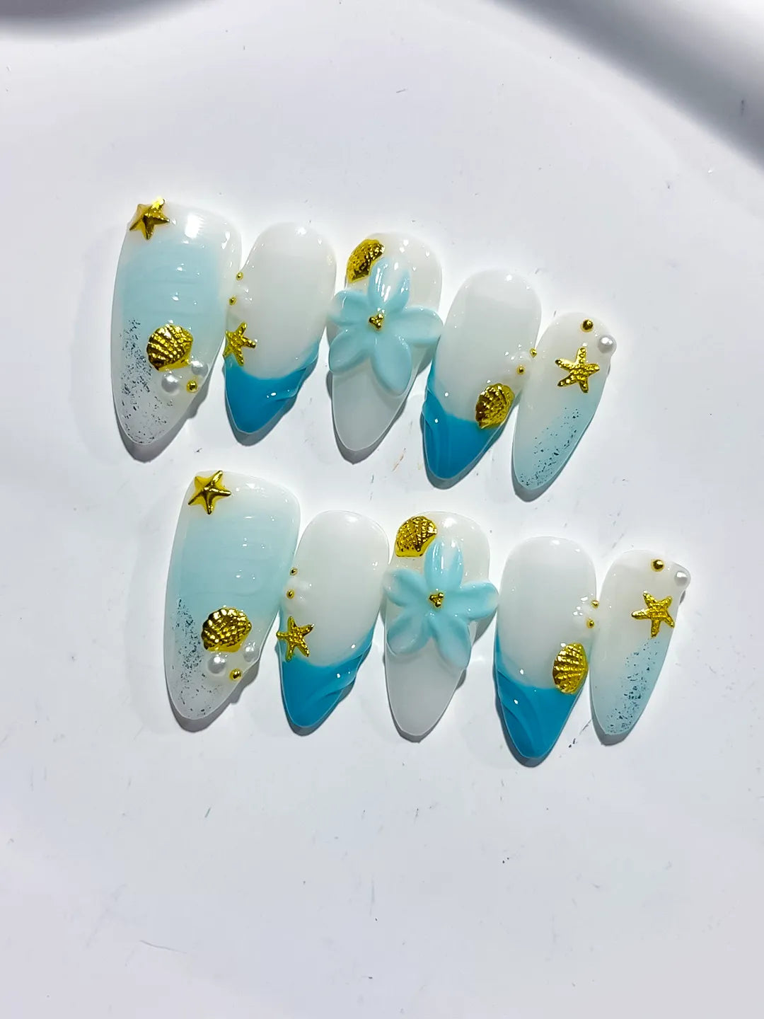 D484 - Medium White Blue Almond French tip Flower Star