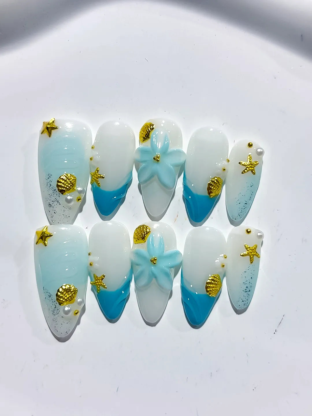 D484 - Medium White Blue Almond French tip Flower Star