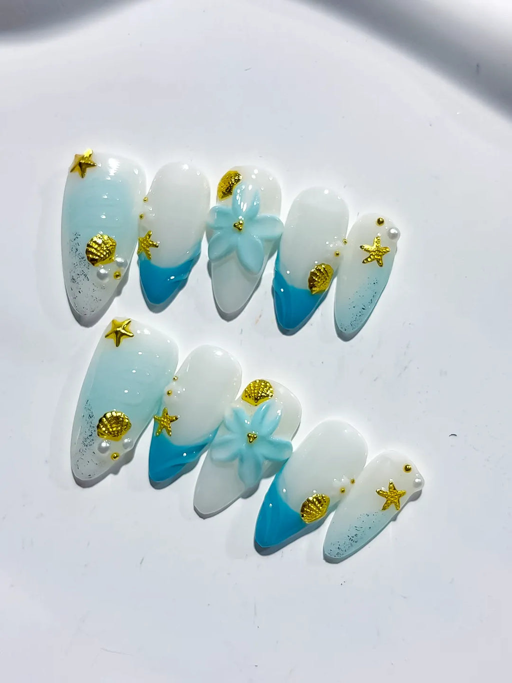 D484 - Medium White Blue Almond French tip Flower Star