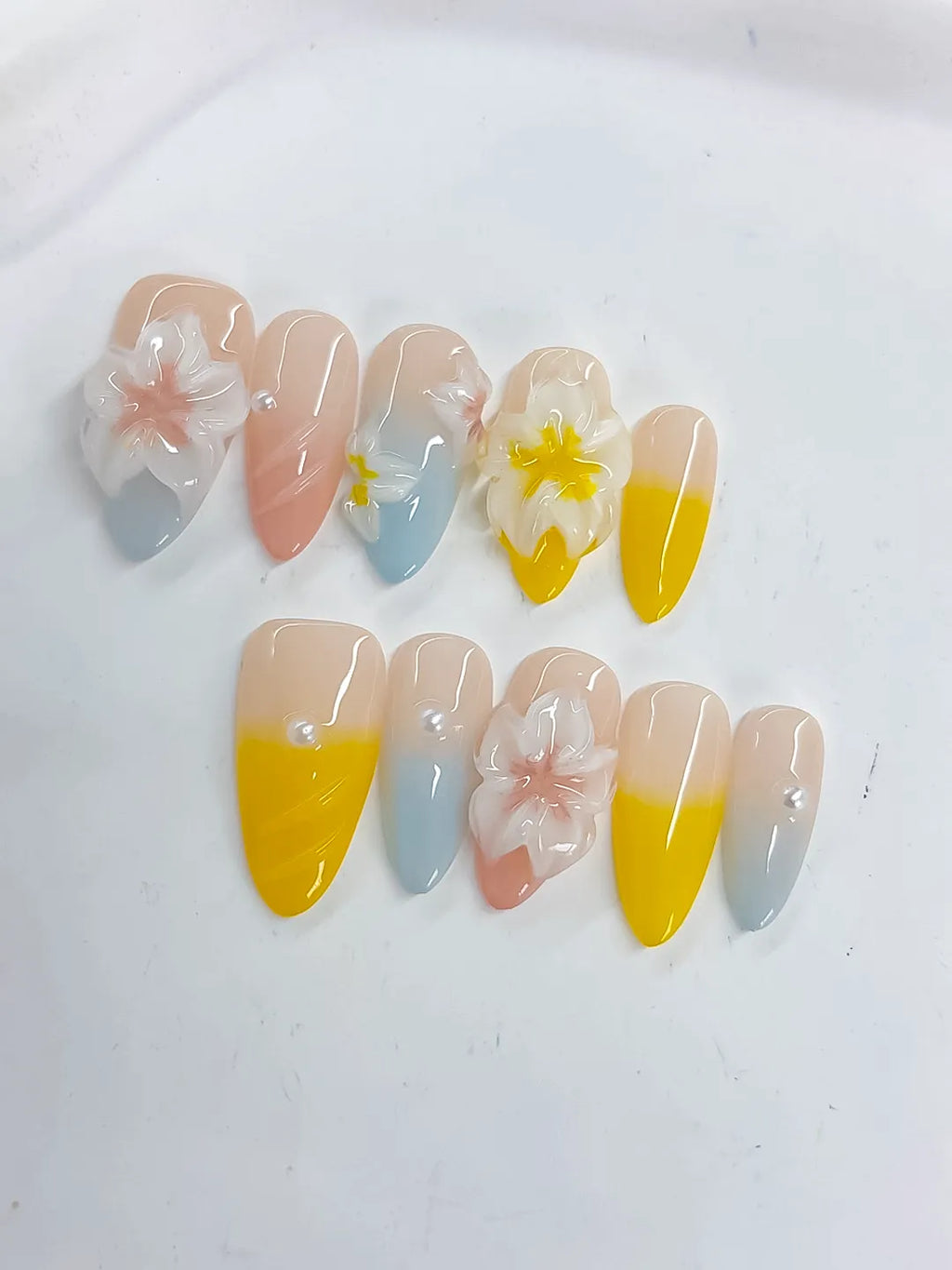 D490 - Medium Nude Yellow Almond French tip Flower Pearl