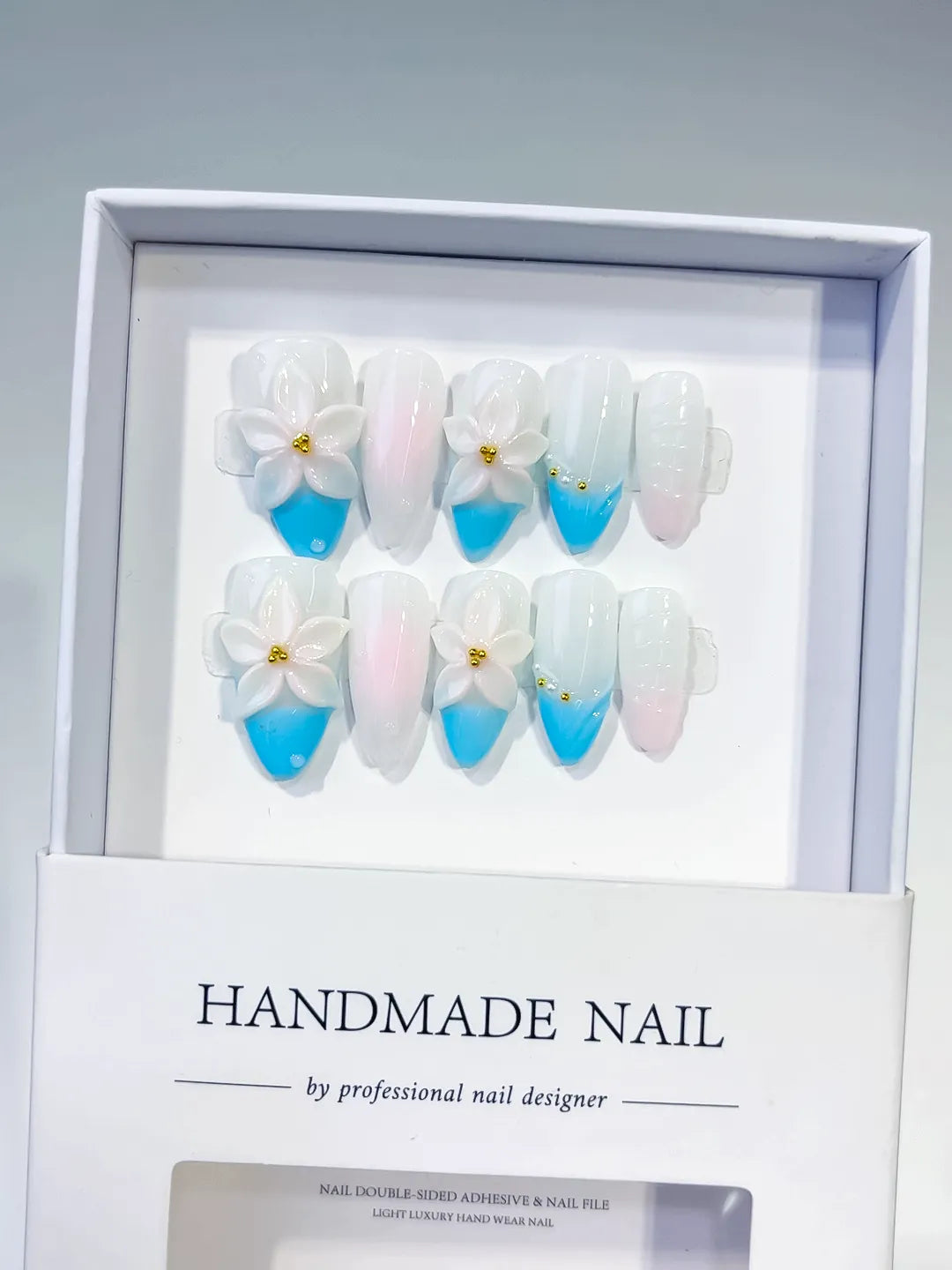 D497 - Medium White Blue Almond French tip Flower