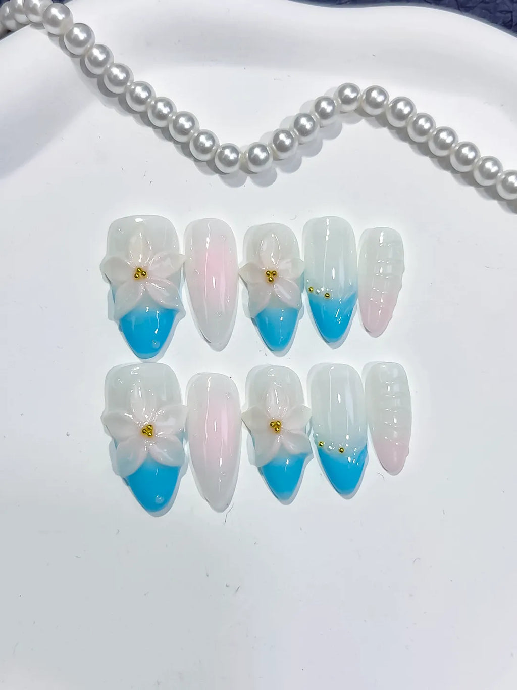 D497 - Medium White Blue Almond French tip Flower