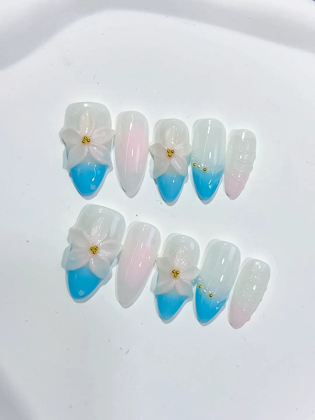 D497 - Medium White Blue Almond French tip Flower