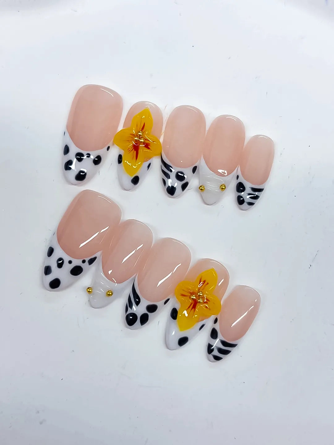 D512 - Medium Nude Black Almond French tip Flower Dot Pattern